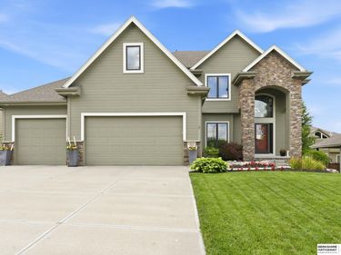 18229 C Street, Omaha, NE 68130