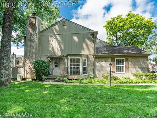 1222 Kings Cove Court, Rochester Hills, MI 48306
