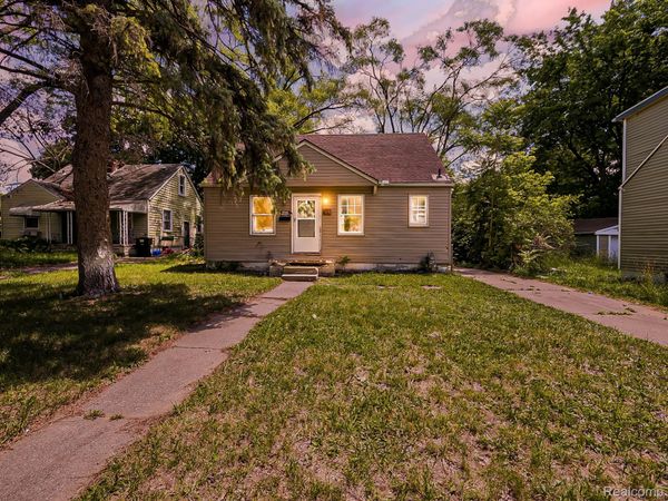 16200 Chatham Street, Detroit, Mi 48219