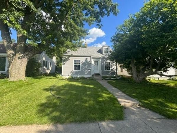 2025 E Avenue Northeast, Cedar Rapids, IA 52402