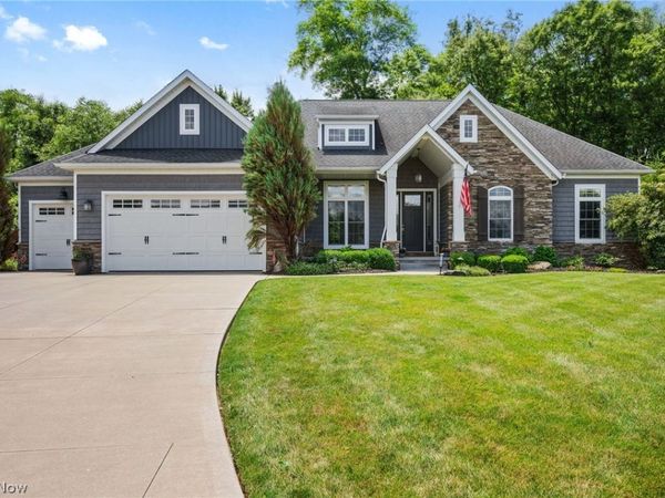 11819 Dorena Circle NW, Uniontown, OH 44685