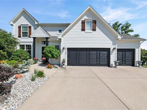 6725 N Nevada Avenue, Parkville, MO 64152