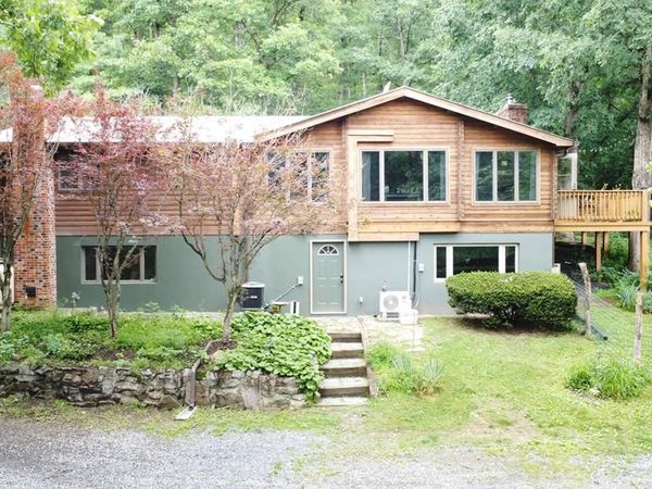 1367 Ed Arnold Road, Augusta, WV 26704