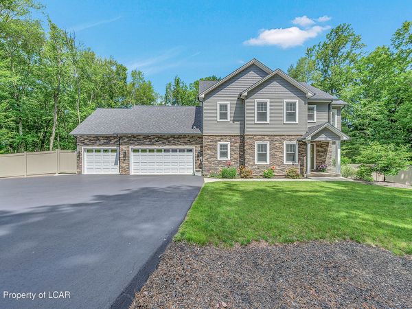 330 Deer Run Drive, Mountain Top, PA 18707