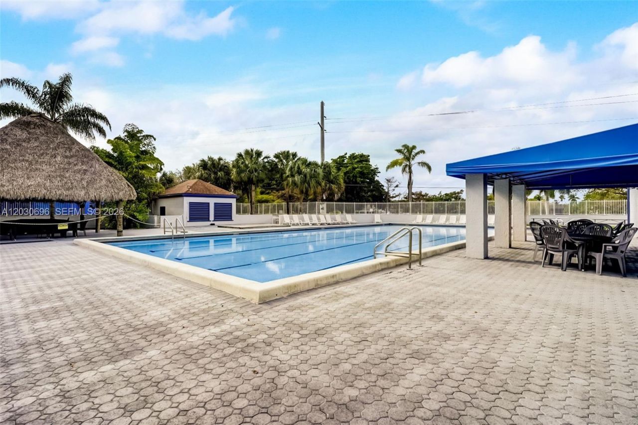 889 Hamilton Dr, Unit 889E, Homestead, FL 33034 Photo