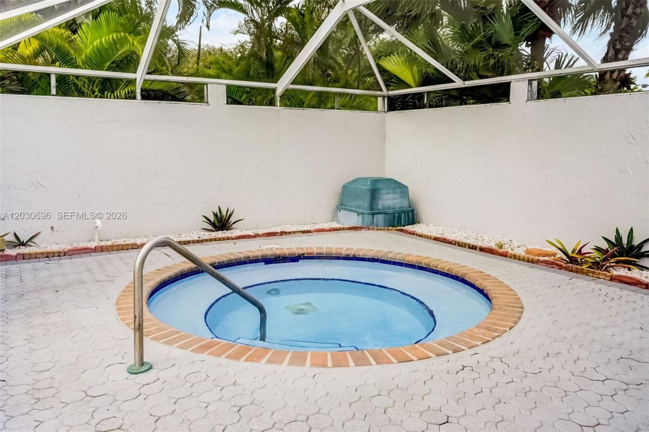 889 Hamilton Dr, Unit 889E, Homestead, FL 33034 Photo