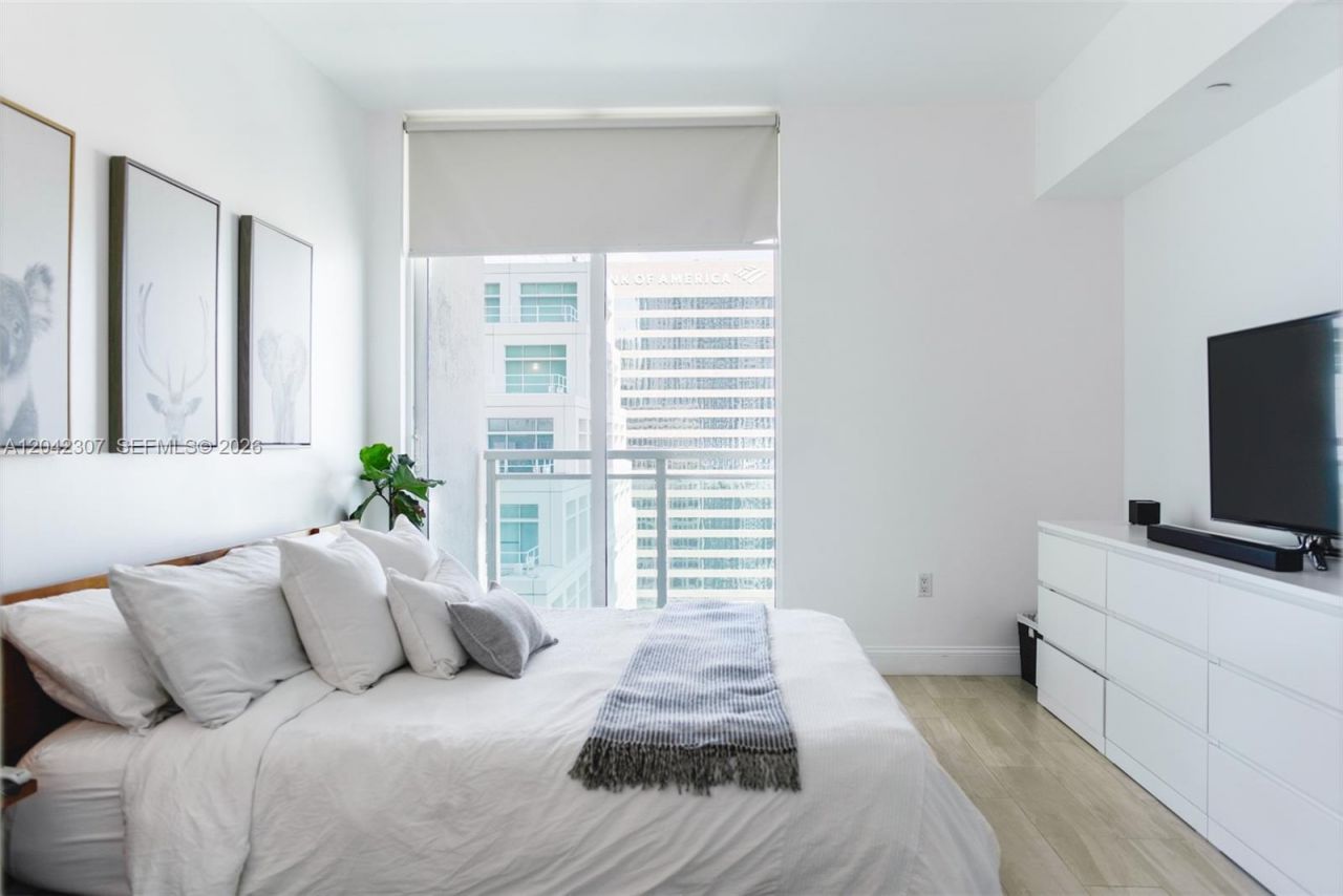 950 Brickell Bay Dr, Unit 3406, Miami, FL 33131 Photo