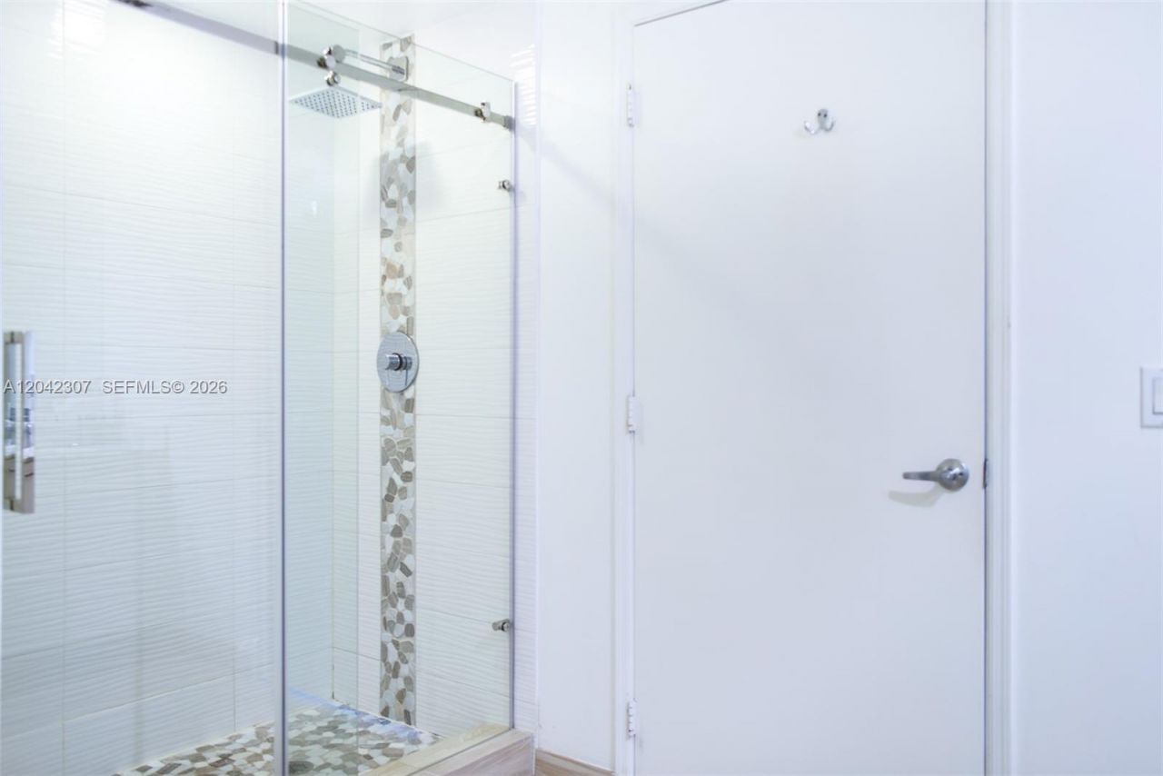 950 Brickell Bay Dr, Unit 3406, Miami, FL 33131 Photo