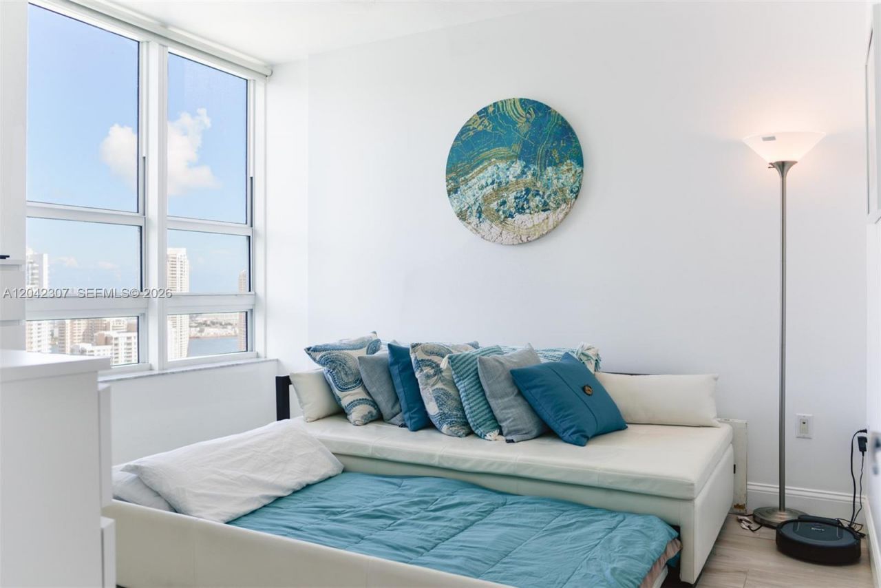 950 Brickell Bay Dr, Unit 3406, Miami, FL 33131 Photo