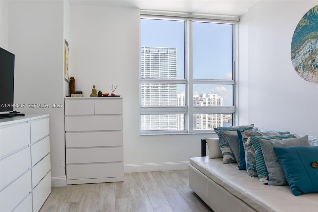 950 Brickell Bay Dr, Unit 3406, Miami, FL 33131 Photo