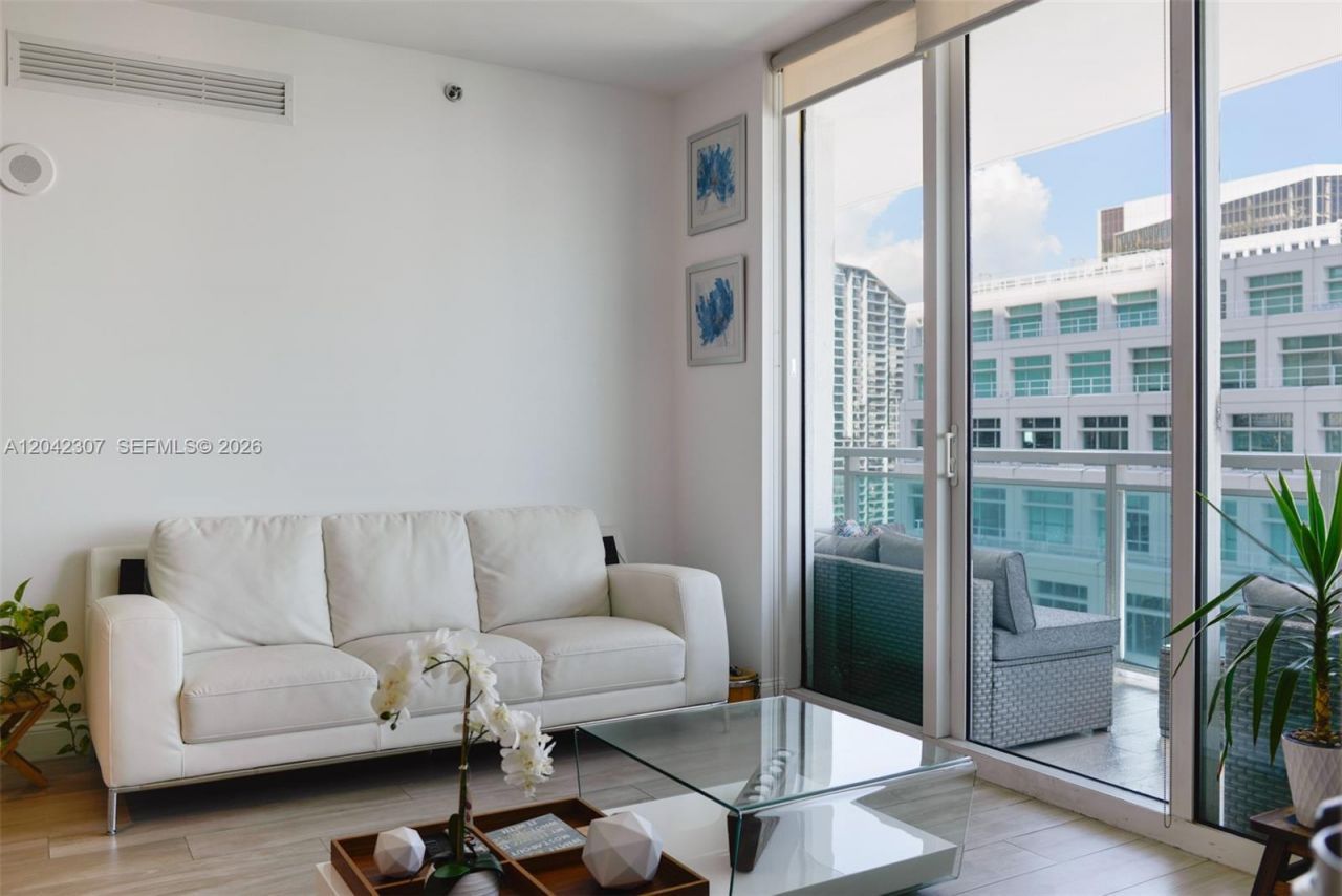 950 Brickell Bay Dr, Unit 3406, Miami, FL 33131 Photo