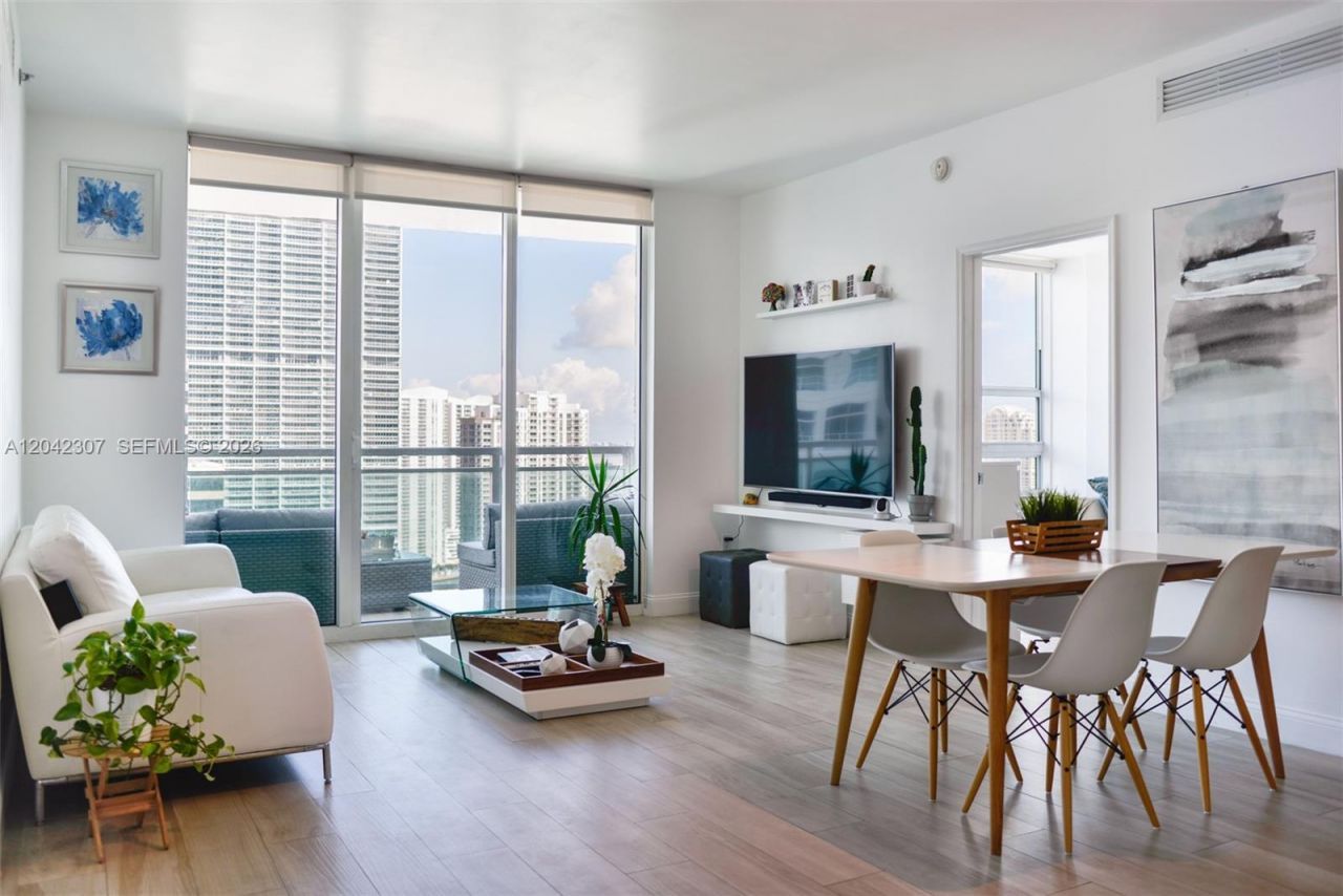 950 Brickell Bay Dr, Unit 3406, Miami, FL 33131 Photo