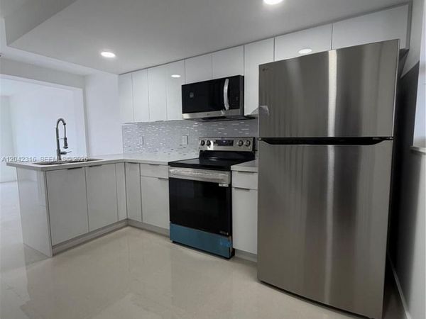 1551 W Okeechobee Rd , Unit 9, Hialeah, FL 33010