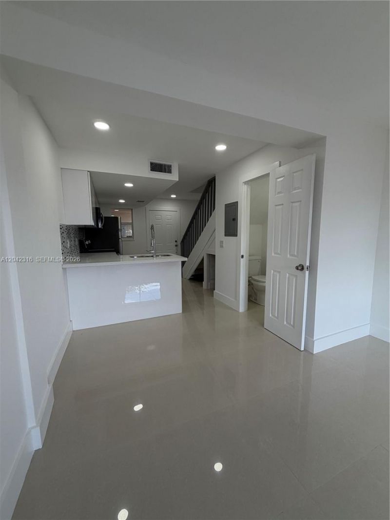 1551 W Okeechobee Rd , Unit 9, Hialeah, FL 33010 Photo