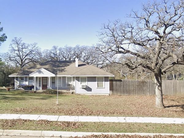 2700 Handley Drive , Fort Worth, TX 76112