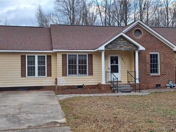 211 Sheffield Court , Raeford, NC 28376