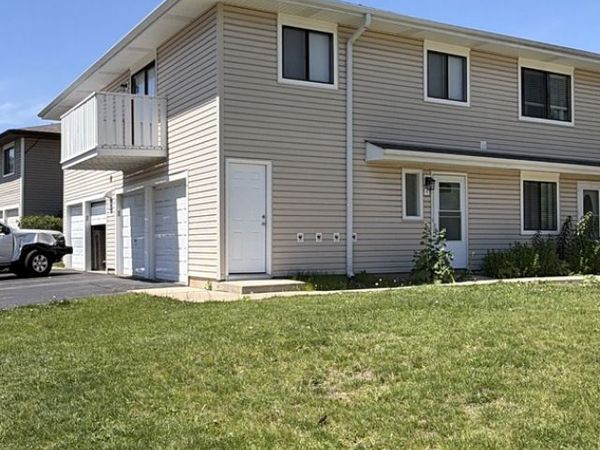 29W603 Winchester Circle , Unit 4, Warrenville, IL 60555