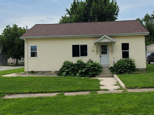 1302 W Linn Street, Marshalltown, IA 50158