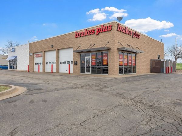2160 Edgewood Road SW, Cedar Rapids, IA 52404