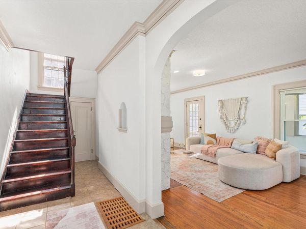 707 35th Street , Des Moines, IA 50312