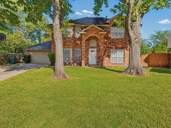 2505 Classic Court W, Bedford, TX 76021