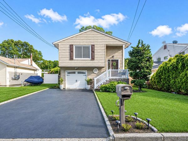 6 Atlantic Street, Holtsville, NY 11742