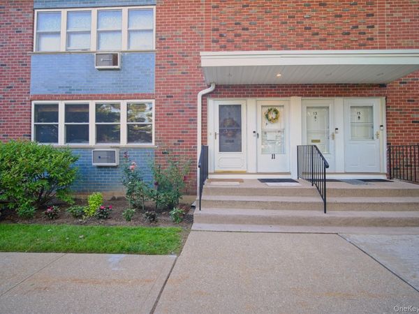 9 Farber Drive , Unit 9, West Babylon, NY 11704