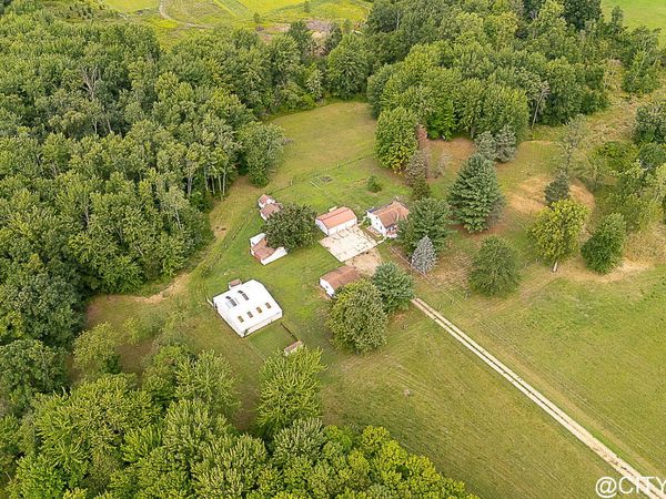 9905 52nd Ave, Allendale, MI 49401