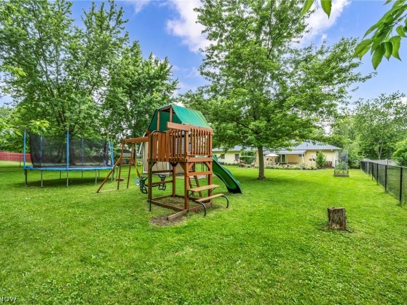 1295 Cherry Lane, Brunswick, OH 44212 Photo 24