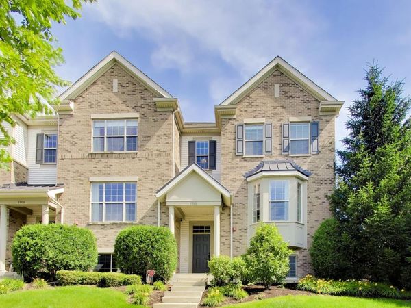 1910 Dauntless Drive, Glenview, IL 60026