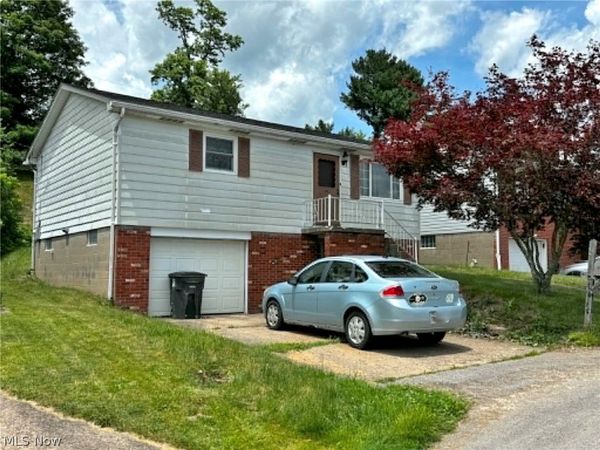 205 Canterbury Boulevard , Steubenville, OH 43952