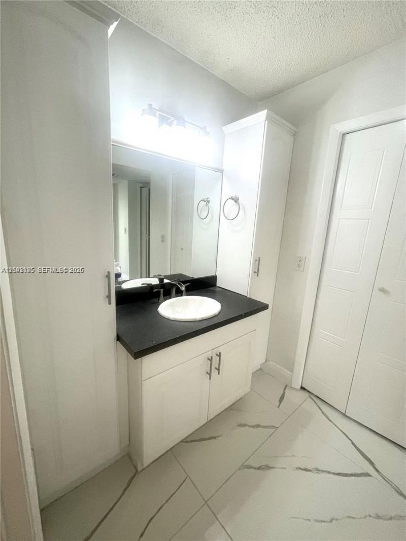 403 Lakeview Dr , Unit 106, Weston, FL 33326 Photo