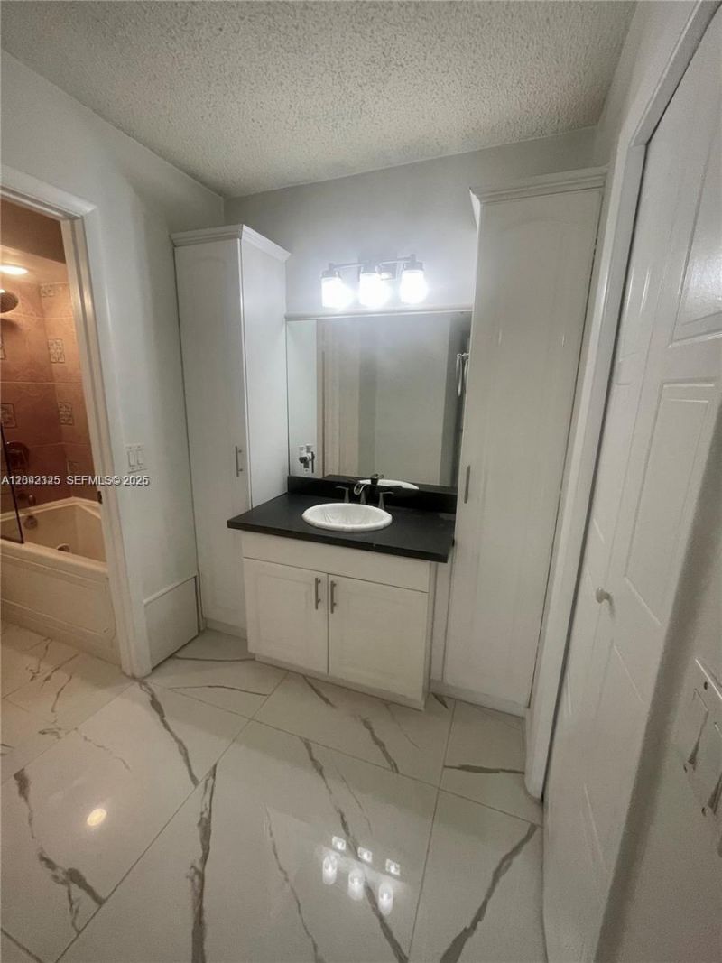403 Lakeview Dr , Unit 106, Weston, FL 33326 Photo
