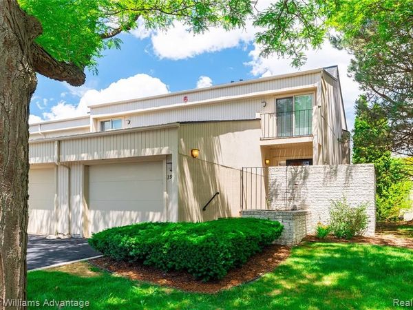 39478 Country Lane, Novi, MI 48375