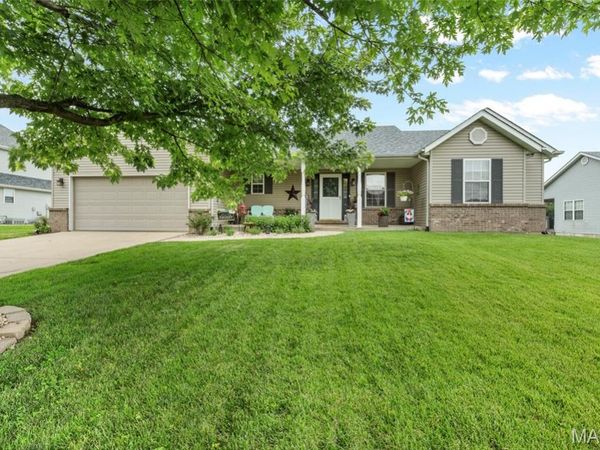 510 Creekside Drive, Troy, IL 62294