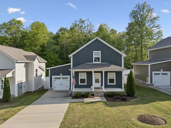 1004 Sycamore Rdg E, Burns, TN 37029