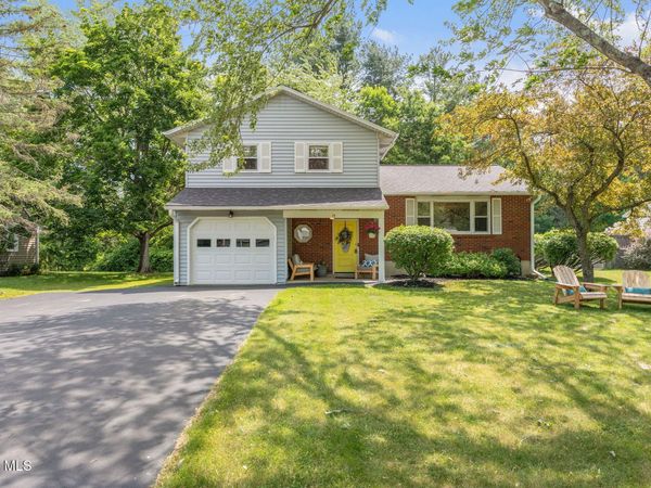 15 Longmeadow Drive, Delmar, NY 12054
