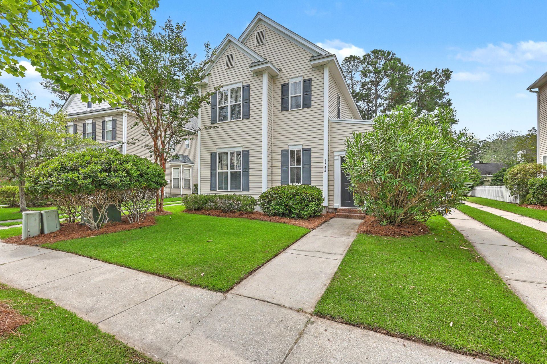 1744 Alan Brooke Drive Photo 2