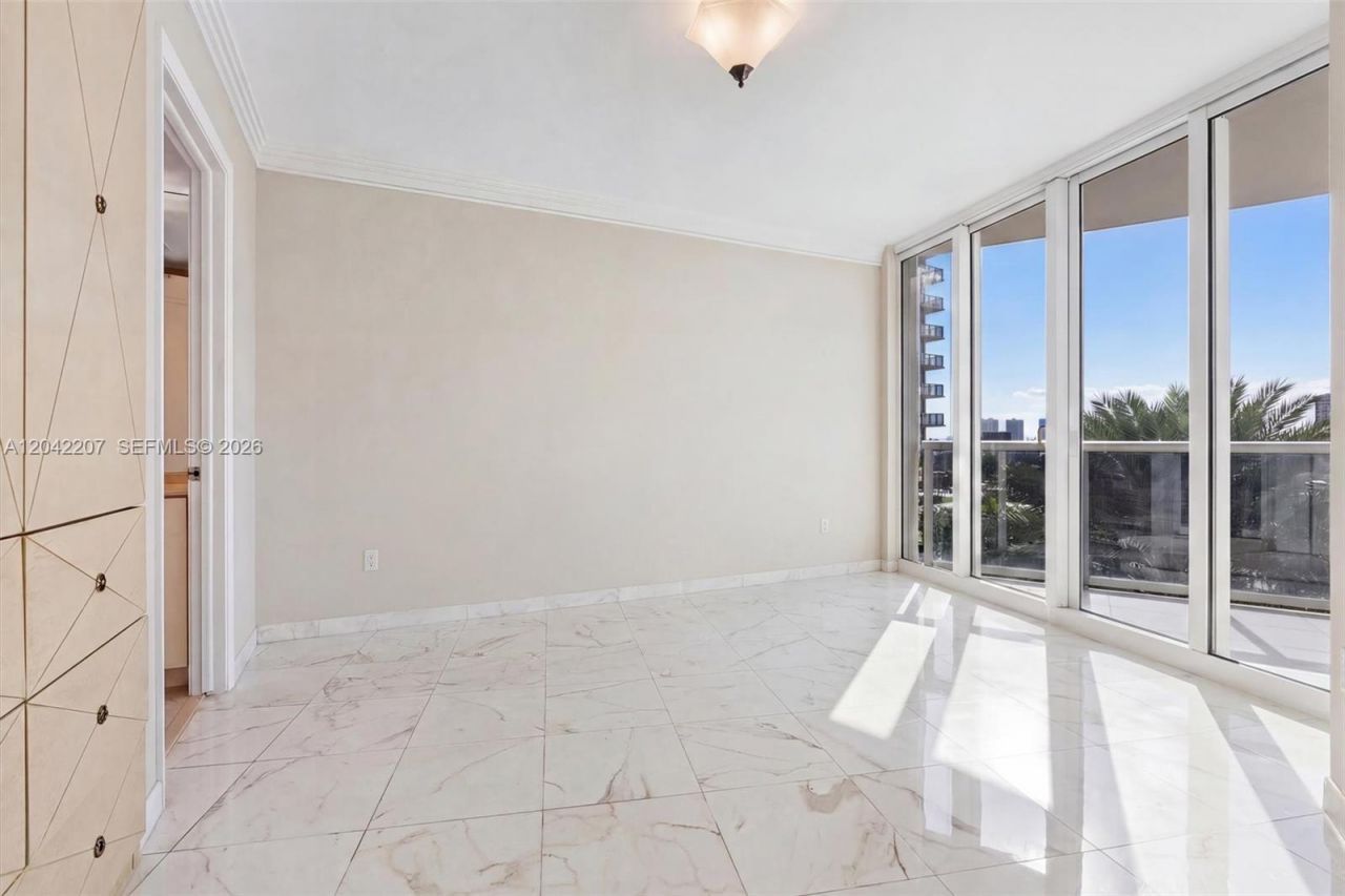 19333 Collins Ave , Unit 703, Sunny Isles Beach, FL 33160 Photo