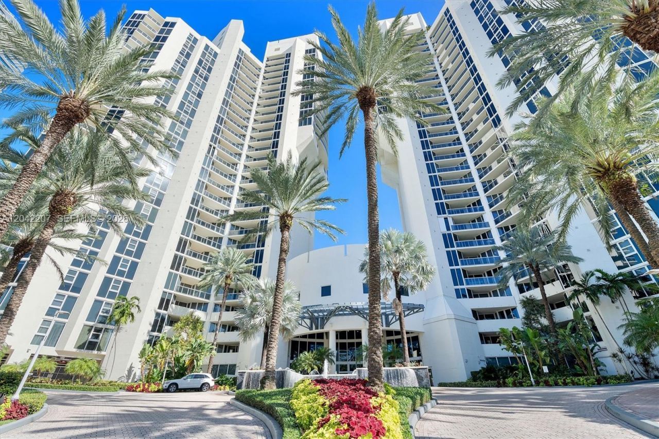 19333 Collins Ave , Unit 703, Sunny Isles Beach, FL 33160 Photo