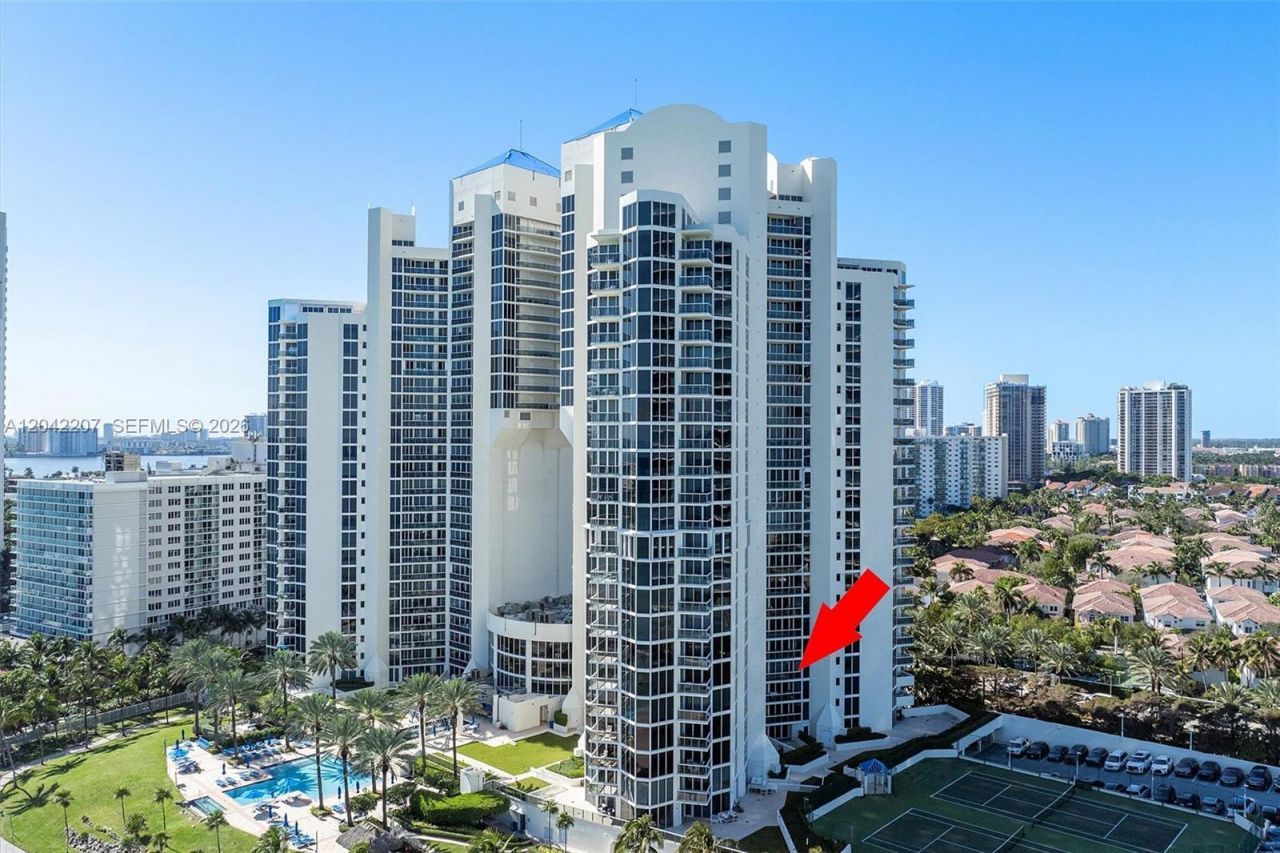 19333 Collins Ave , Unit 703, Sunny Isles Beach, FL 33160 Photo