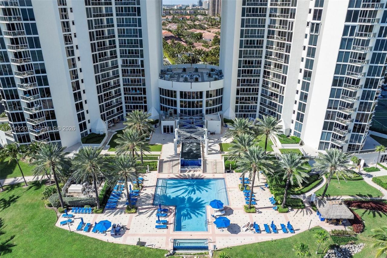 19333 Collins Ave , Unit 703, Sunny Isles Beach, FL 33160 Photo