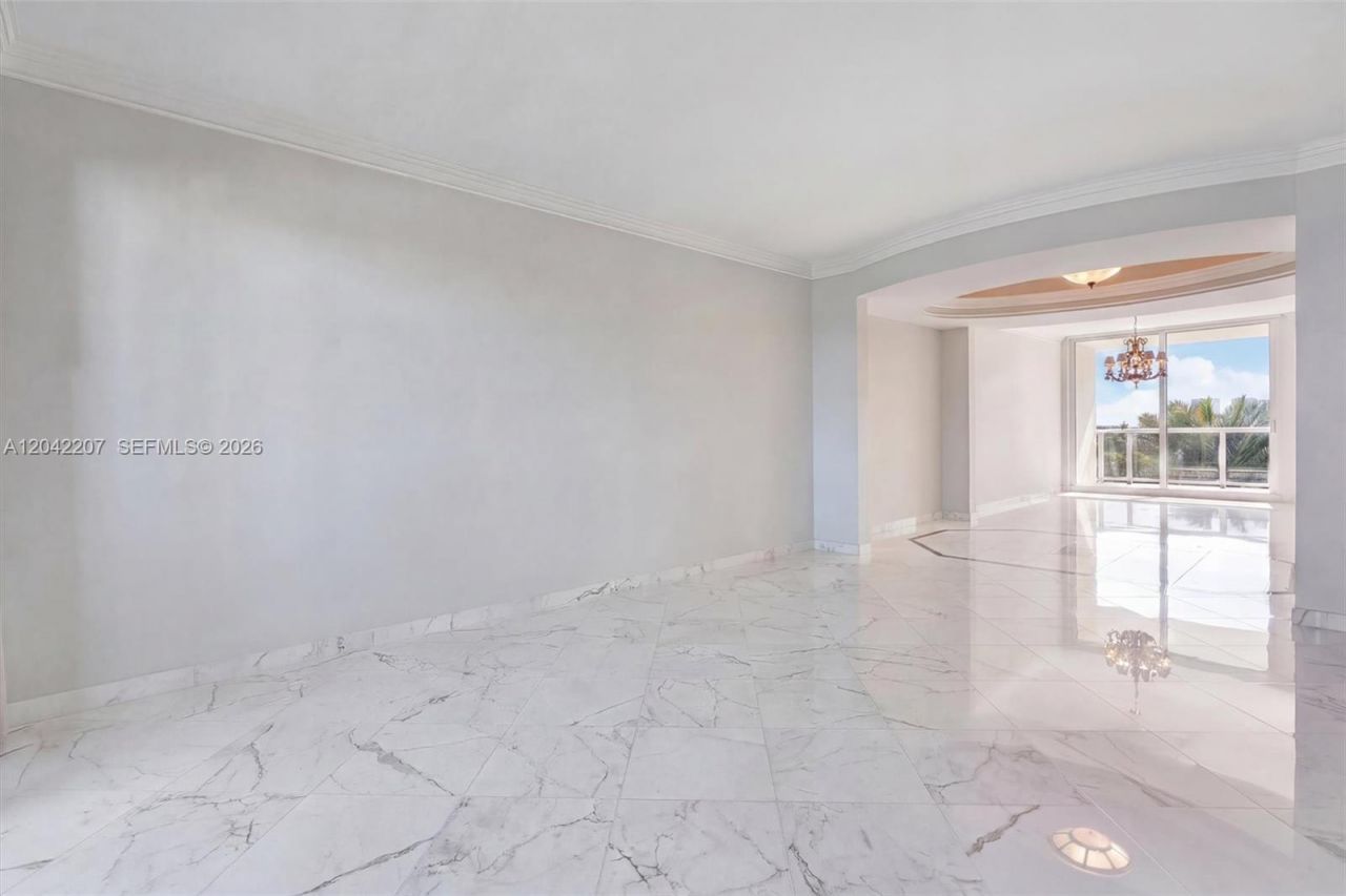 19333 Collins Ave , Unit 703, Sunny Isles Beach, FL 33160 Photo
