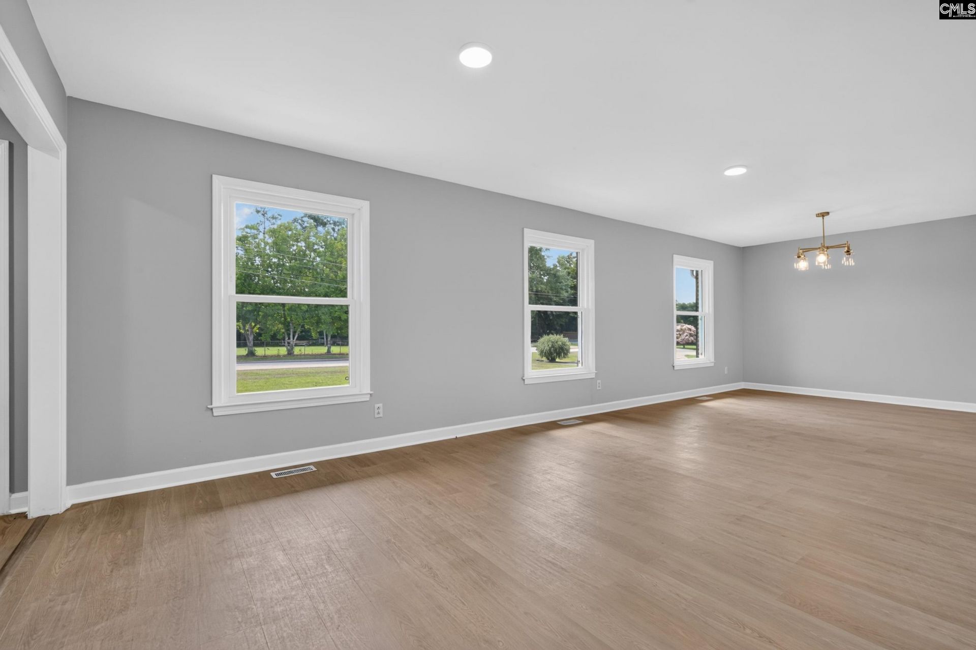 585 Rosemont Drive  Photo 11