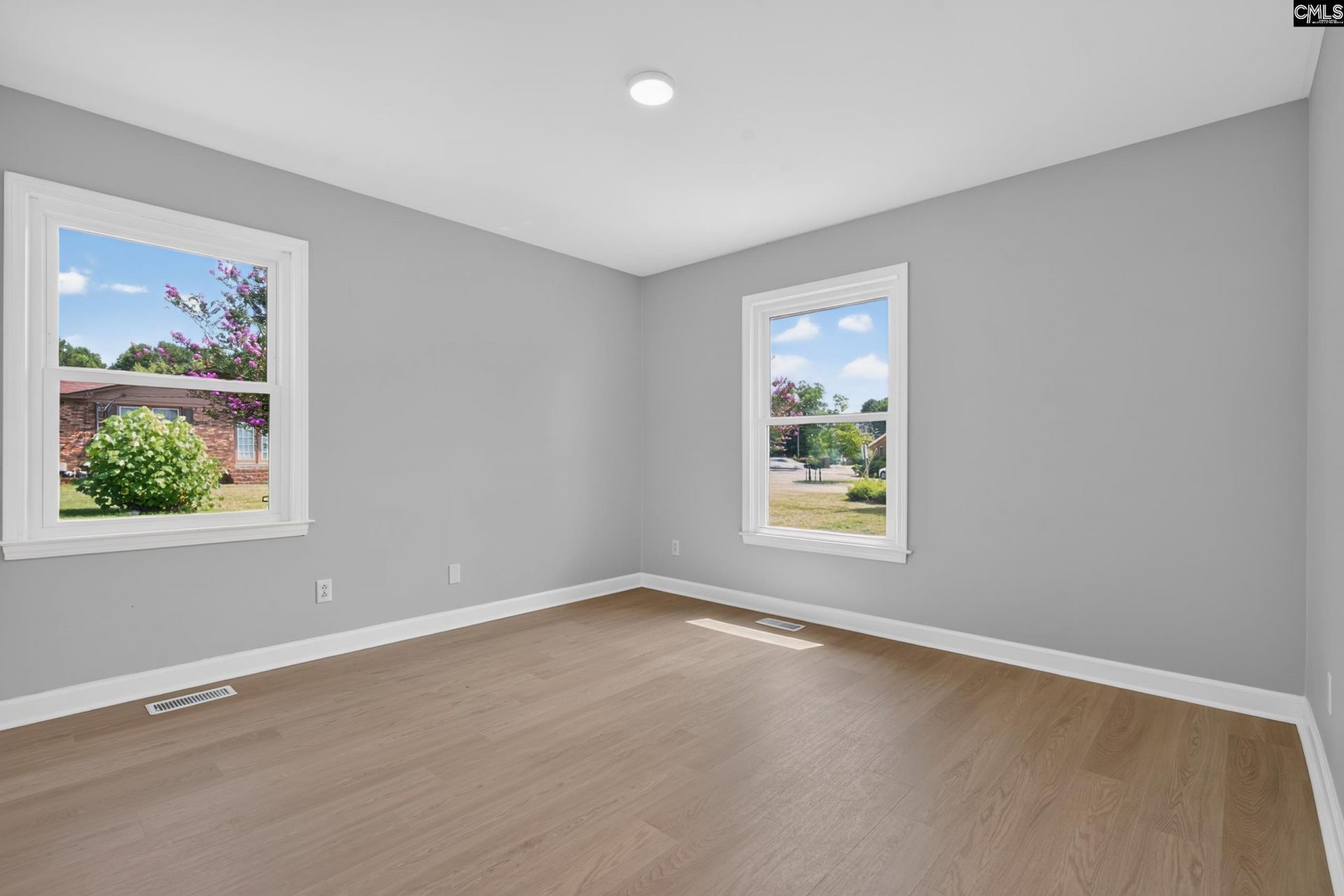 585 Rosemont Drive  Photo 17