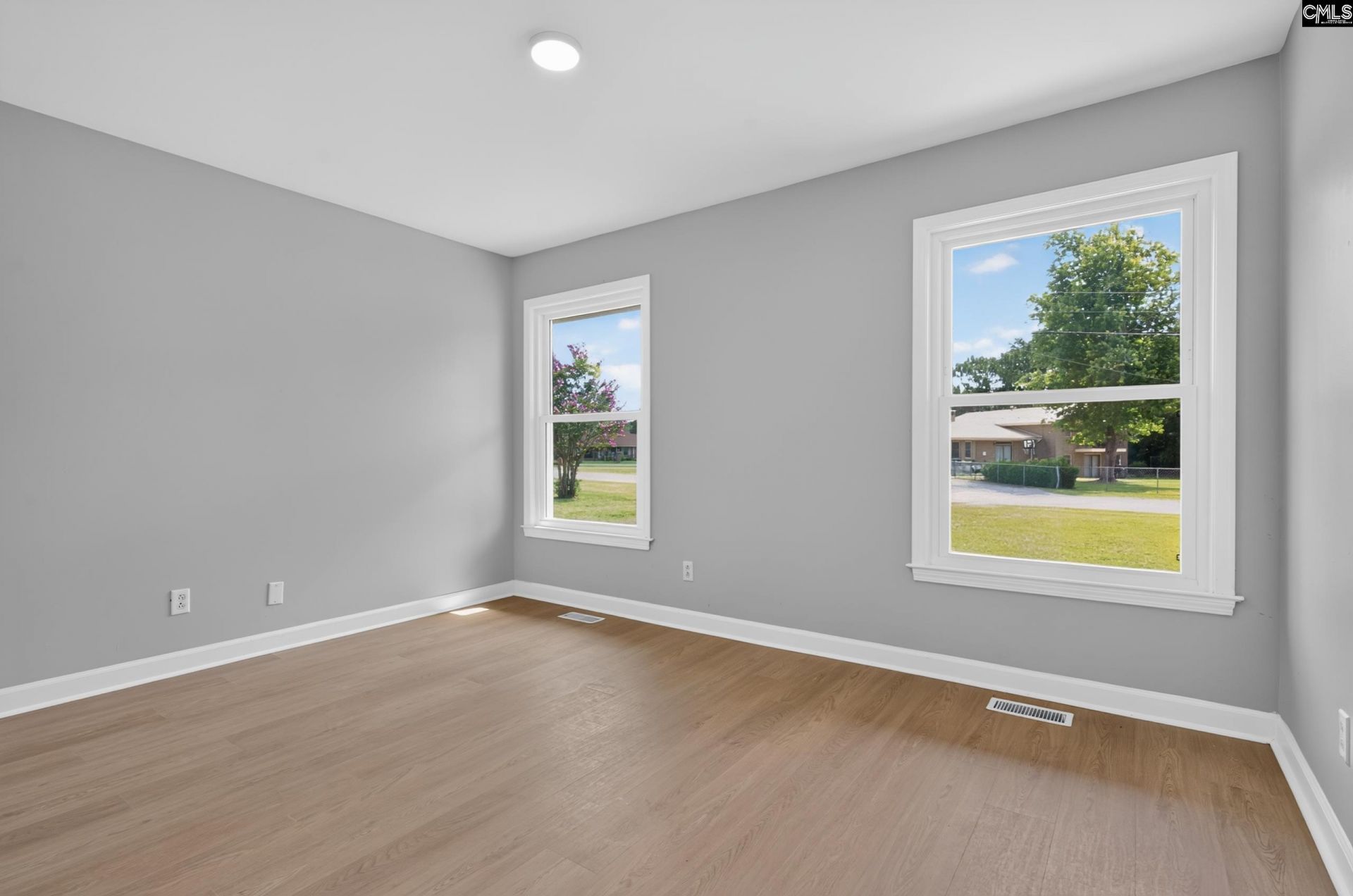 585 Rosemont Drive  Photo 23