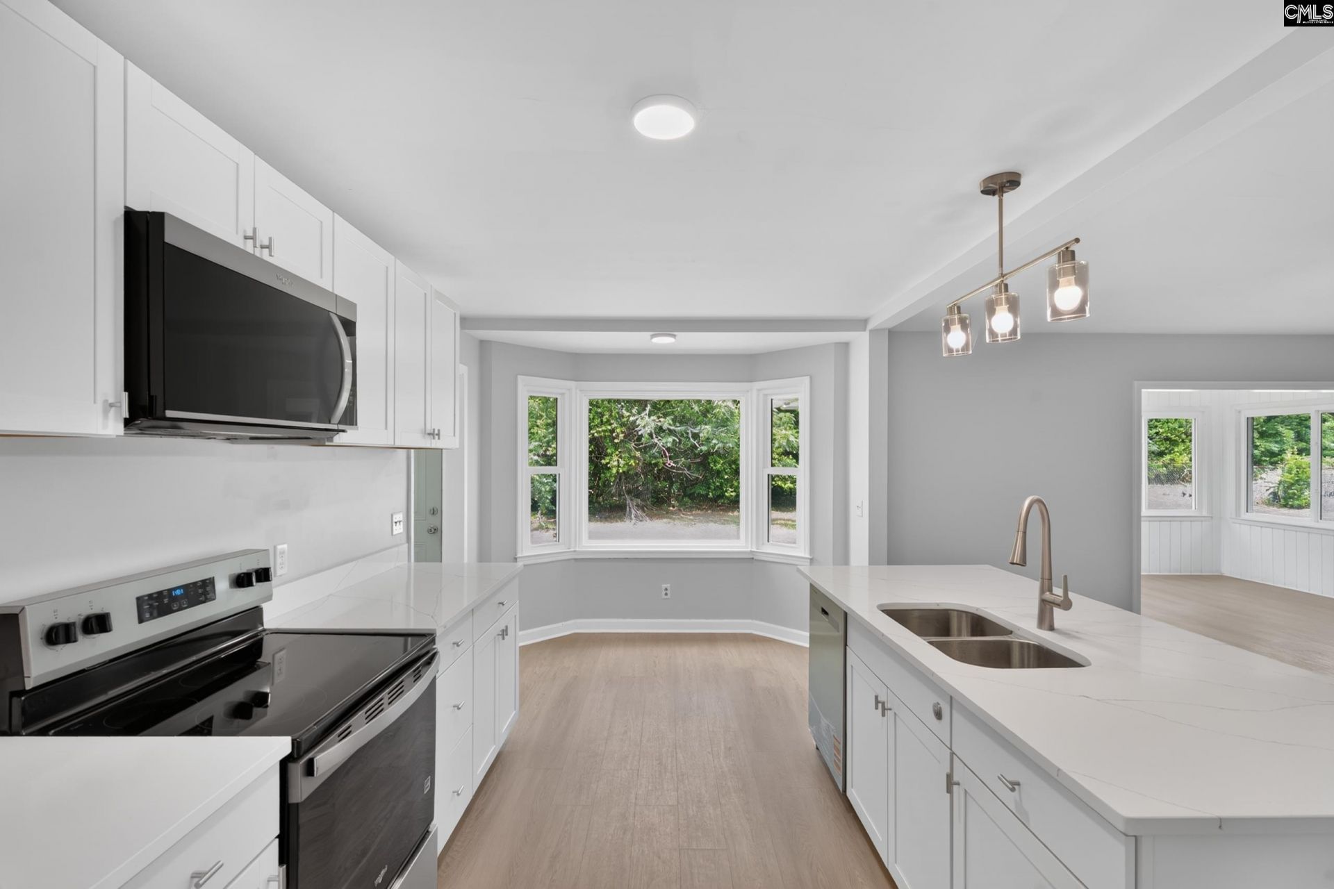 585 Rosemont Drive  Photo 4