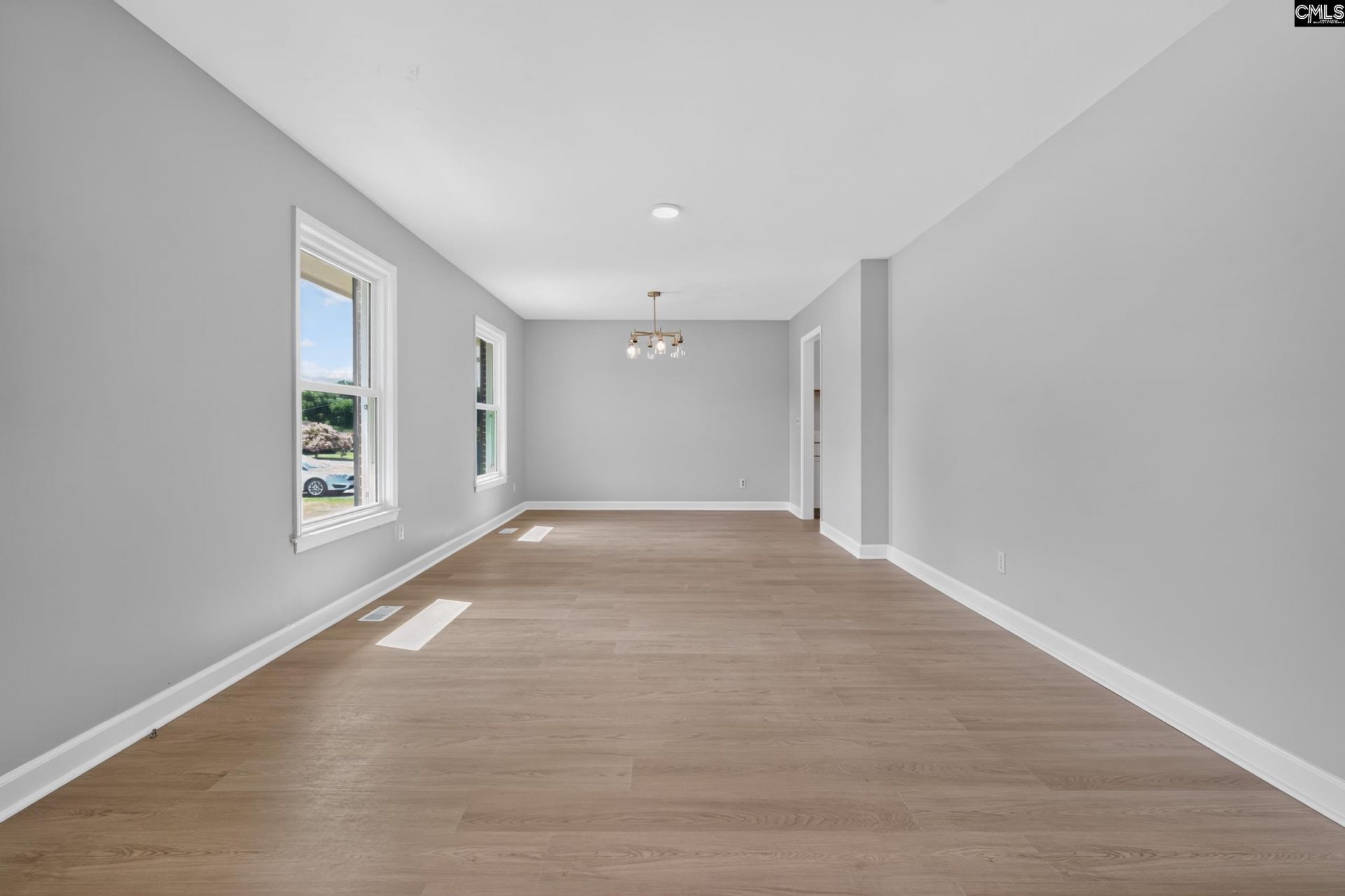 585 Rosemont Drive  Photo 9