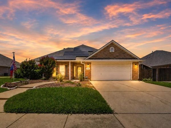 930 Royal Oak Lane, Burleson, TX 76028