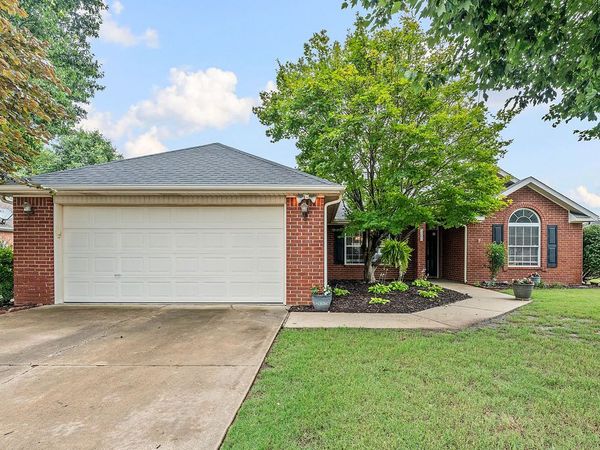 323 Center Drive , Lowell, AR 72745